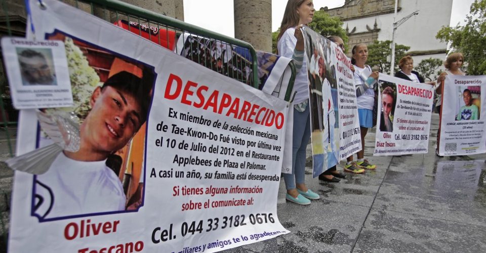 Tras promulgación, exigen familias participación en la implementación de la ley de desaparición