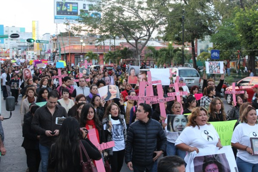 Cientos de chiapanecas marchan contra feminicidio