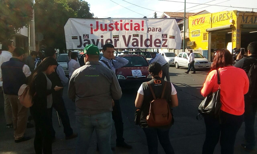 Con caravana en Culiacán, exigen justicia para el periodista Javier Valdez