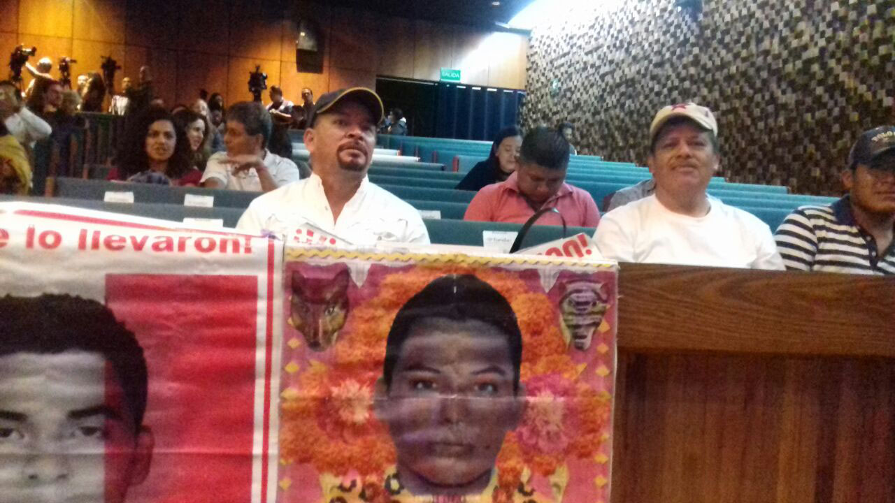 El dolor de las familias de Ayotzinapa se intensifica con las acciones del Estado: informe