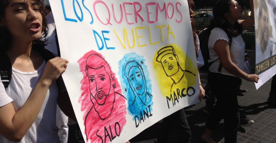 IMAGEN DEL DÍA | Marchan en Jalisco para exigir la localización de 3 estudiantes