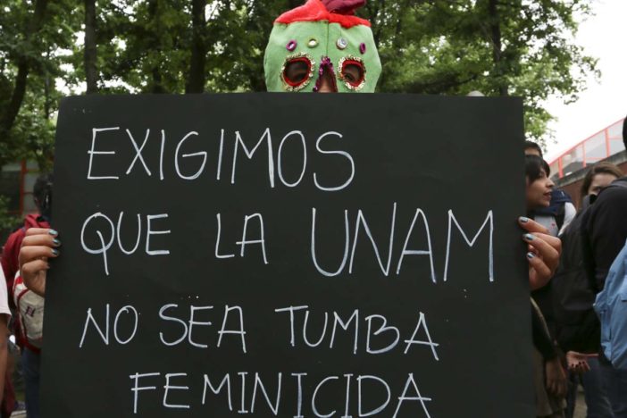 Marchan miles de estudiantes de la UNAM y colectivos para exigir justicia ante la muerte de la joven Lesby Berlin Osorio encontrada muerta en el campus universitario.