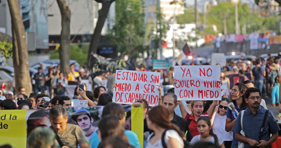 IMAGEN DEL DÍA | Marchan en Jalisco a un mes de desaparición de tres estudiantes