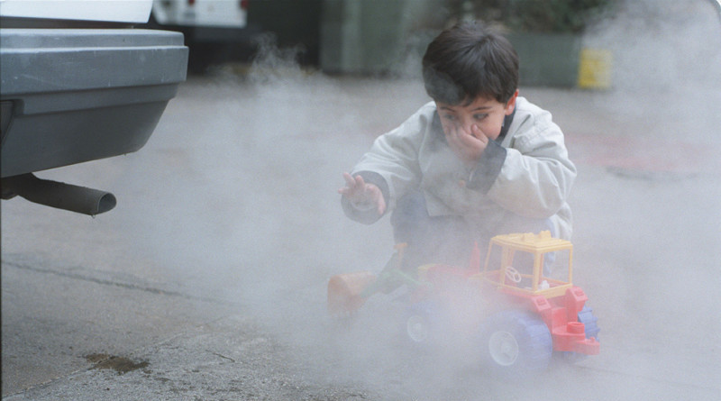 Más de mil niños menores de 5 años mueren por contaminación del aire: Greenpeace y Redim