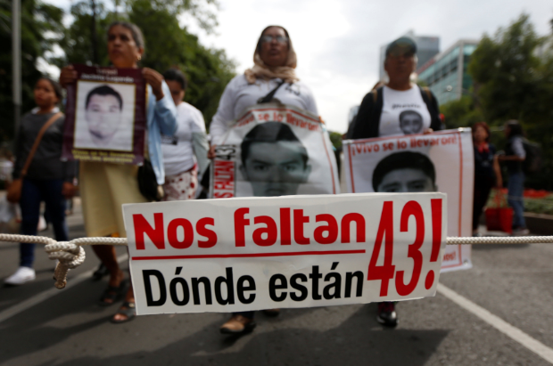 FRASE DEL DÍA | «Para lograr la reconciliación lo primero es aclarar definitivamente lo sucedido a los 43 estudiantes de Ayotzinapa»: Carlos Amorales, artista
