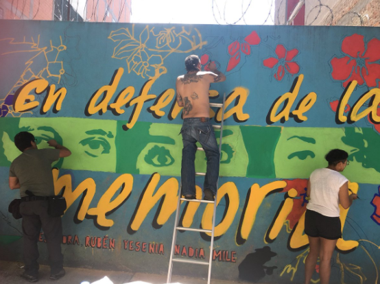 IMAGEN DEL DÍA | Pintan mural para recordar el multihomicidio de la Narvarte