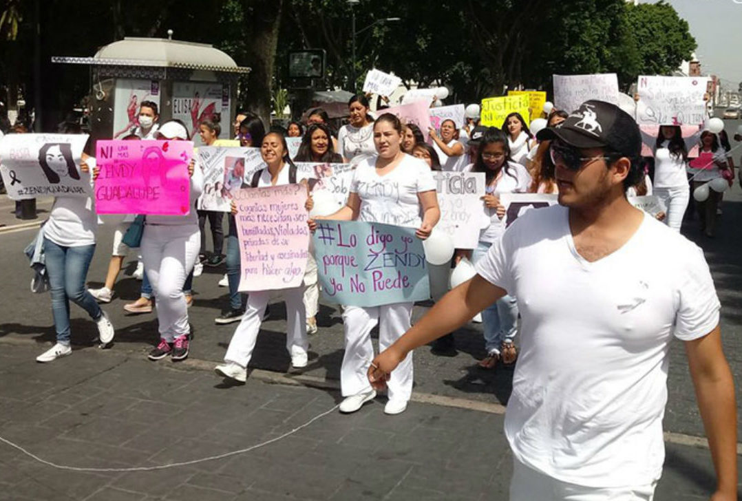 IMAGEN DEL DÍA | Estudiantes reclaman justicia por el feminicidio de Zendy Flores en Puebla
