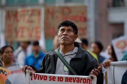Ayotzinapa: condenan familias y organizaciones fallo que niega Comisión Investigadora
