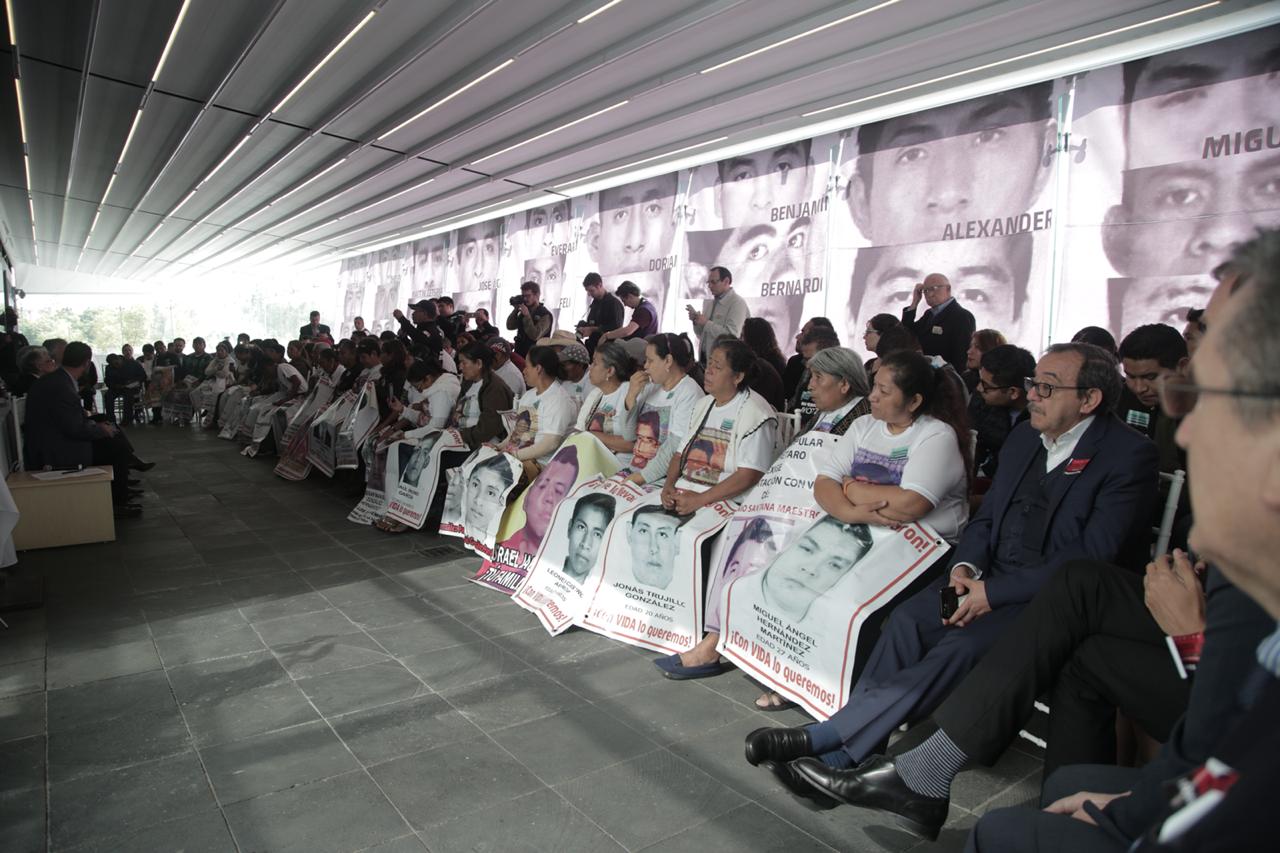BAJO LA LUPA | Ayotzinapa y el Estado, por Carmen Aristegui