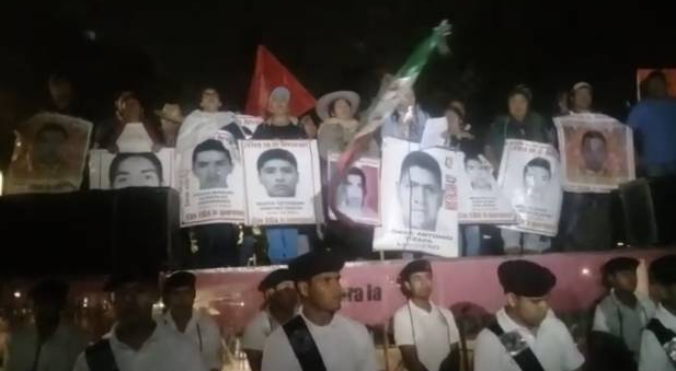 FRASE DEL DÍA | «Le pedimos a Peña Nieto que él supere lo de la verdad histórica»: Familias de Ayotzinapa