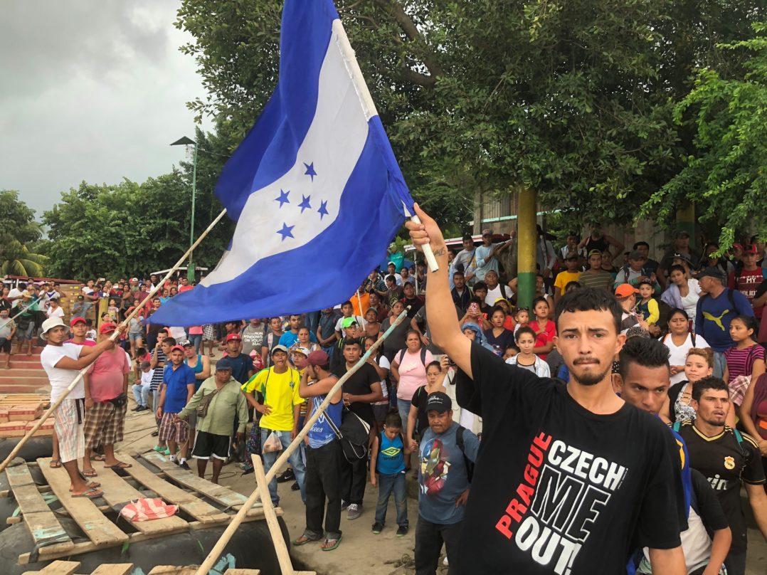 IMAGEN DEL DÍA | Migrantes hondureños marchan para exigir liberación de activista