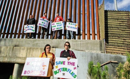 IMAGEN DEL DÍA | Activistas de EU protestan contra Trump en Tijuana
