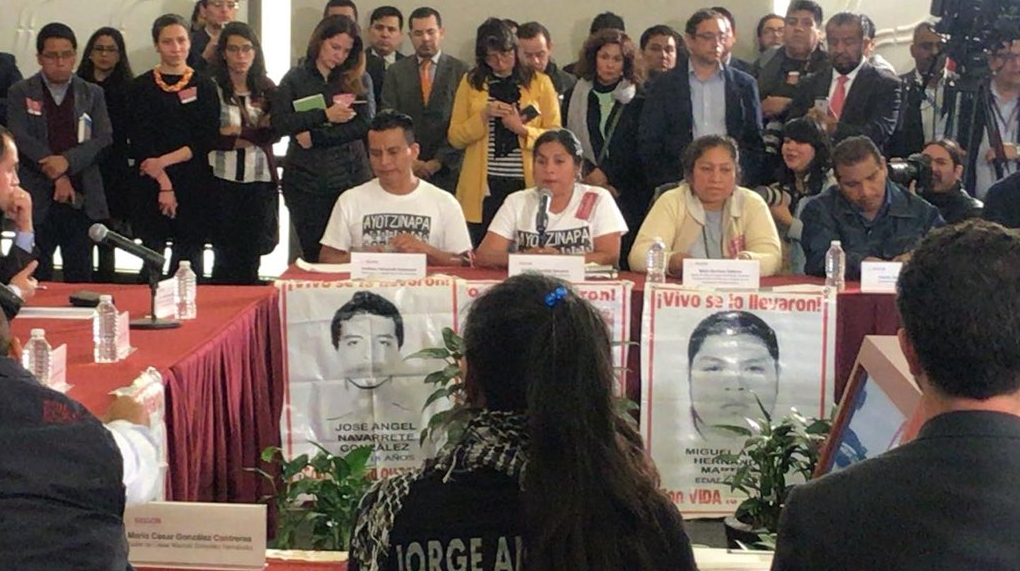 Instalan la comisión presidencial para Ayotzinapa; es una esperanza para la verdad, afirman familias
