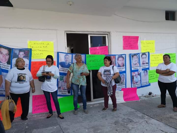 IMAGEN DEL DÍA | Familiares de desaparecidos toman Fiscalía regional en Veracruz