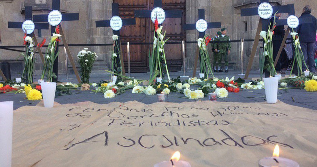 IMAGEN DEL DÍA | Con ofrendas en Palacio Nacional exigen fin a la violencia