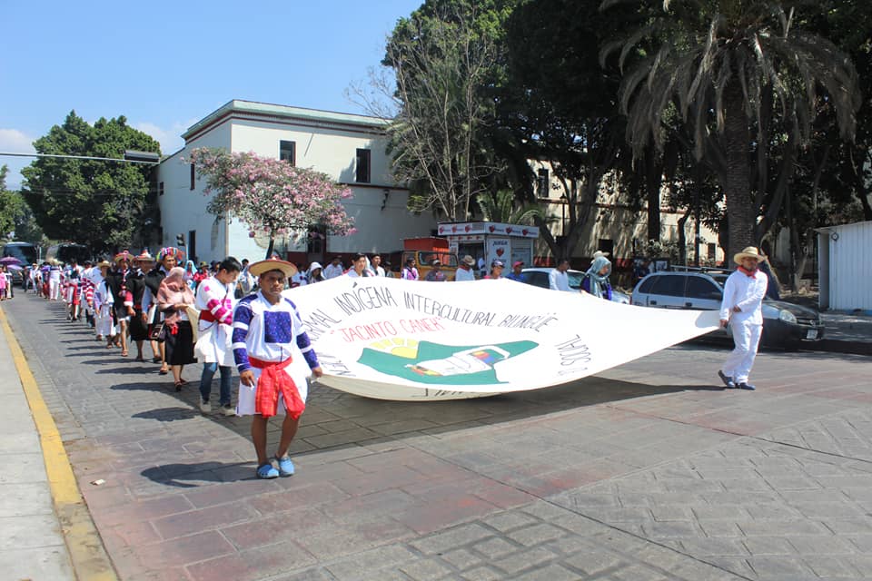 IMAGEN DEL DÍA | Normalistas de Jacinto Canek marchan en CDMX para exigir no cierren la institución bilingüe chiapaneca