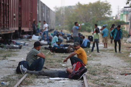 FRASE DEL DÍA | «Ya ni un vaso de agua nos quieren regalar»: migrantes