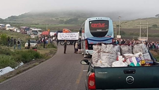 IMAGEN DEL DÍA | Zapotecos bloquean carretera en defensa de territorio invadido por empresario