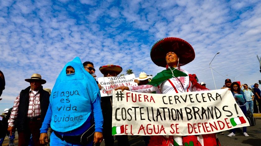IMAGEN DEL DÍA | Baja California: Marchan ciudadanos contra cervecera