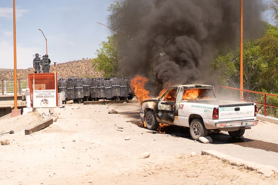 IMAGEN DEL DÍA | Conagua desata protestas violentas al abrir compuertas de presa en Chihuahua