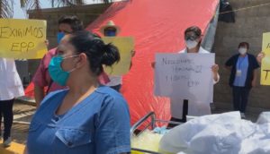 IMAGEN DEL DÍA | Trabajadores de hospital en Chiapas protestan en el pico de la pandemia