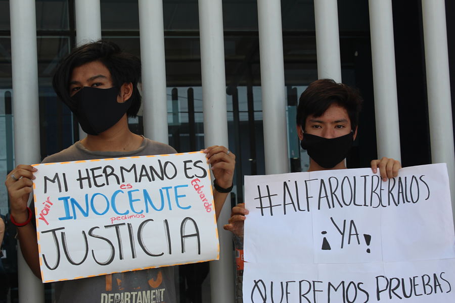 Trasladan a detenidos en protestas de Guadalajara a penal de Puente Grande