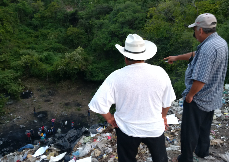 BAJO LA LUPA |Ayotzinapa: distancias que importan, por Santiago Aguirre