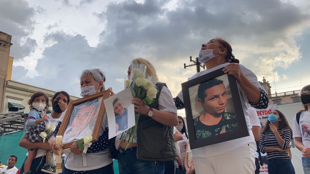 IMAGEN DEL DÍA | Jalisco: familias realizan acto de memoria por jóvenes desaparecidos y localizados sin vida