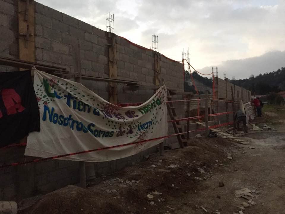 IMAGEN DEL DÍA | Ambientalistas clausuran construcción que impacta humedales en Chiapas