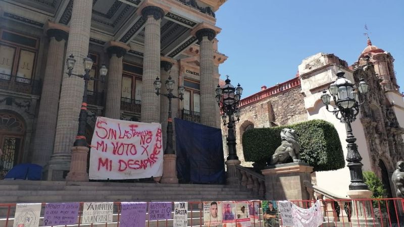 IMAGEN DEL DÍA | Buscadoras de desaparecidos instalan plantón en Guanajuato
