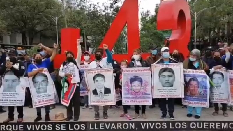 IMAGEN DEL DÍA | Padres de los 43 exigen investigar a EPN