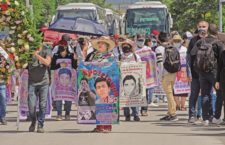 IMAGEN DEL DÍA | En Iguala, familiares de los 43 recuerdan tragedia