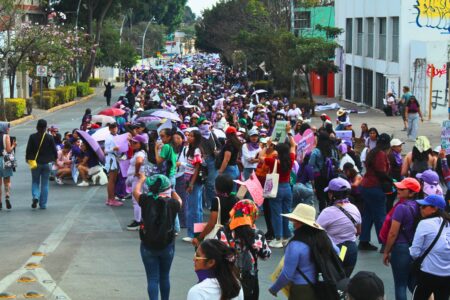 Miles de mujeres en Oaxaca toman las calles para exigir un alto a los feminicidios y desapariciones