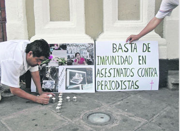 Ofrenda a periodistas asesinados en Veracruz