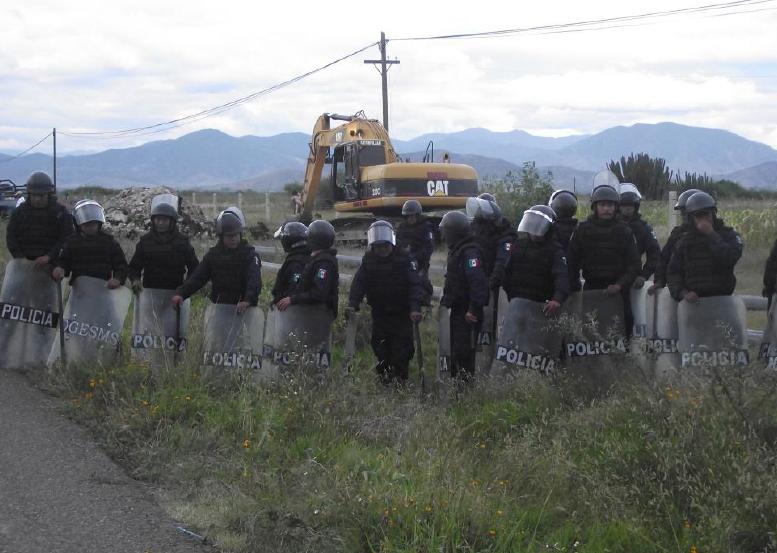 Policías estatales en Magdalena Ocotlán @ Educa