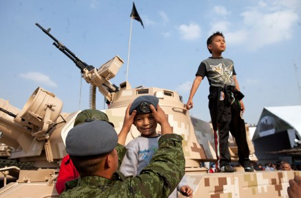 Kínder celebra al Ejército con simulacro de balacera