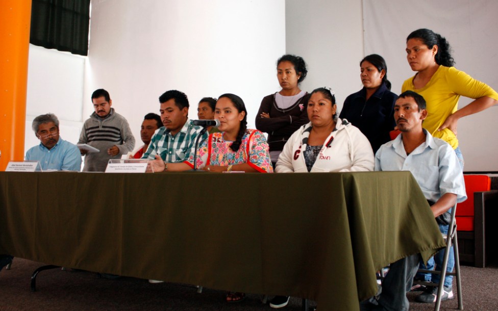 Integrantes del CECOP y Abel Barrera, CDHM Tlachinollan en conferencia de prensa | Foto: Alina Vallejo