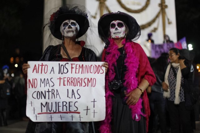 En Día de muertos, marchan contra los feminicidios