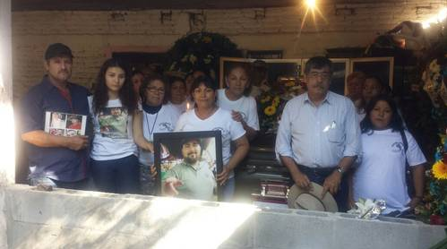 Casi un año después, entregan restos de tres jóvenes desaparecidos en Sinaloa