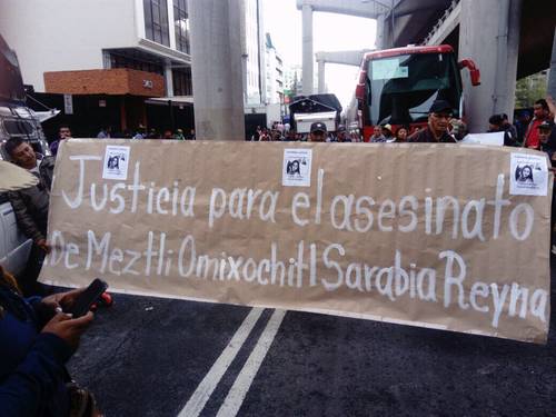 Realizan caravana para denunciar el asesinato de Meztli Sarabia y exigir el cese de la represión contra su familia