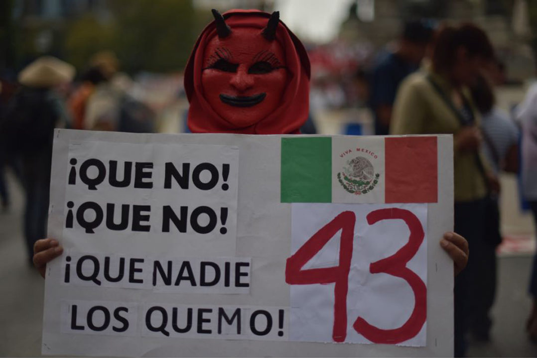 A 41 meses, reprochan falta de información sobre Ayotzinapa