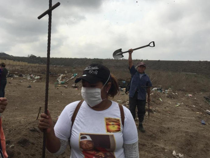 IMAGEN DEL DÍA | Colectivo Solecito ingresa a tramo del kilómetro 13.5 de Veracruz en busca de fosas