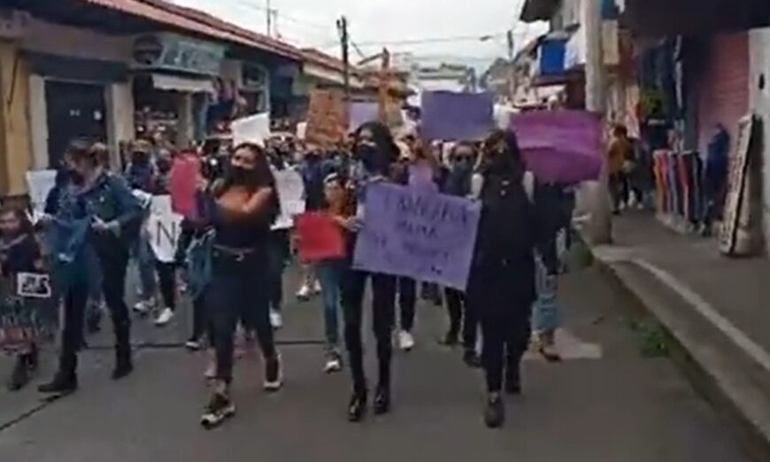 IMAGEN DEL DÍA | Marchas que exigen justicia por feminicidio de Jessica González se extienden a Uruapan