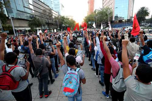 ? JUSTICIA POR LOS 43 DE AYOTZINAPA.  En el Antimonumento +43, en Reforma, se efectuó ayer la Acción Global por Ayotzinapa en demanda de justicia por los normalistas desaparecidos.