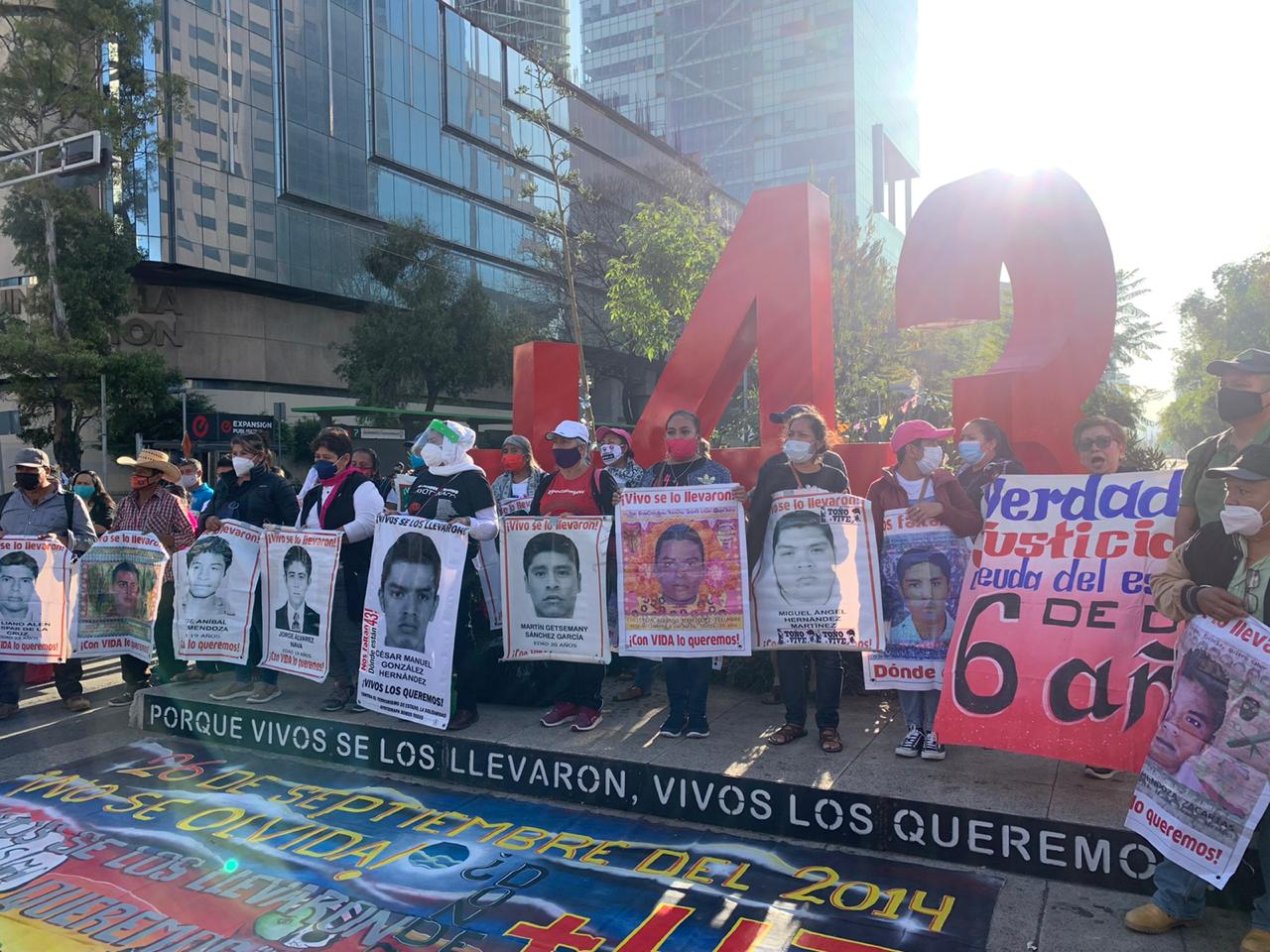 IMAGEN DEL DÍA | Ayotzinapa: manifestación a 74 meses