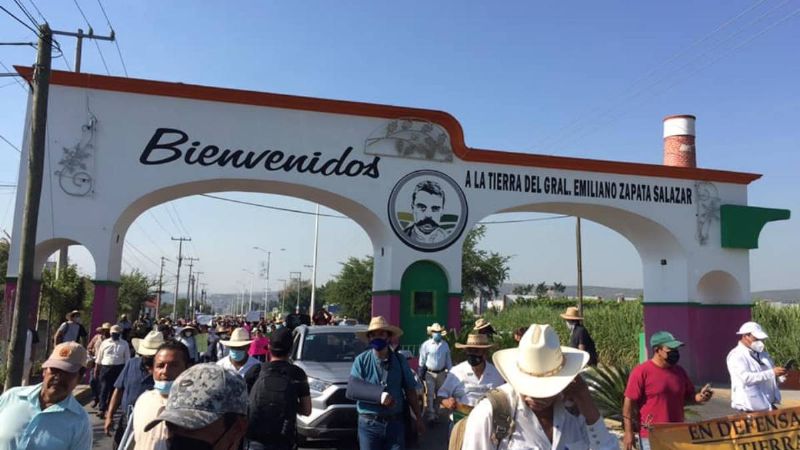 IMAGEN DEL DÍA | Campesinos piden perdón a Zapata «por no saber defender el agua» que irá a la termoeléctrica