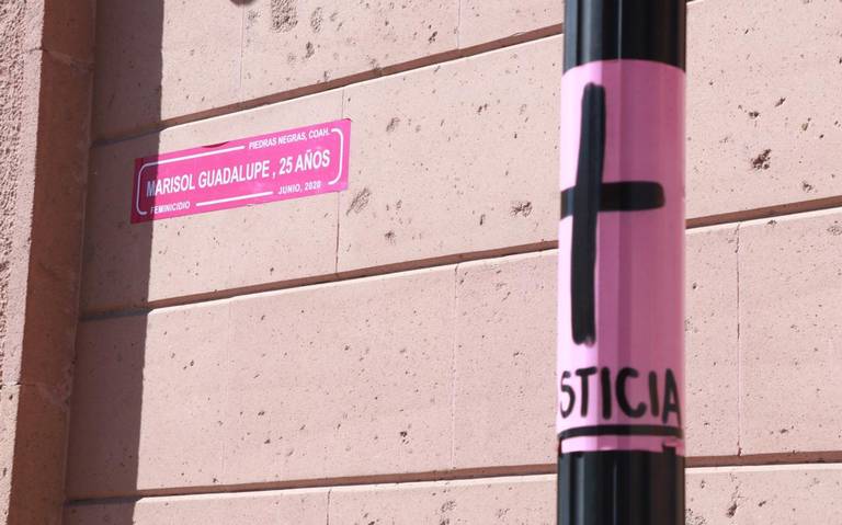 IMAGEN DEL DÍA | Colocan nombres de víctimas de feminicidio en calles de Saltillo