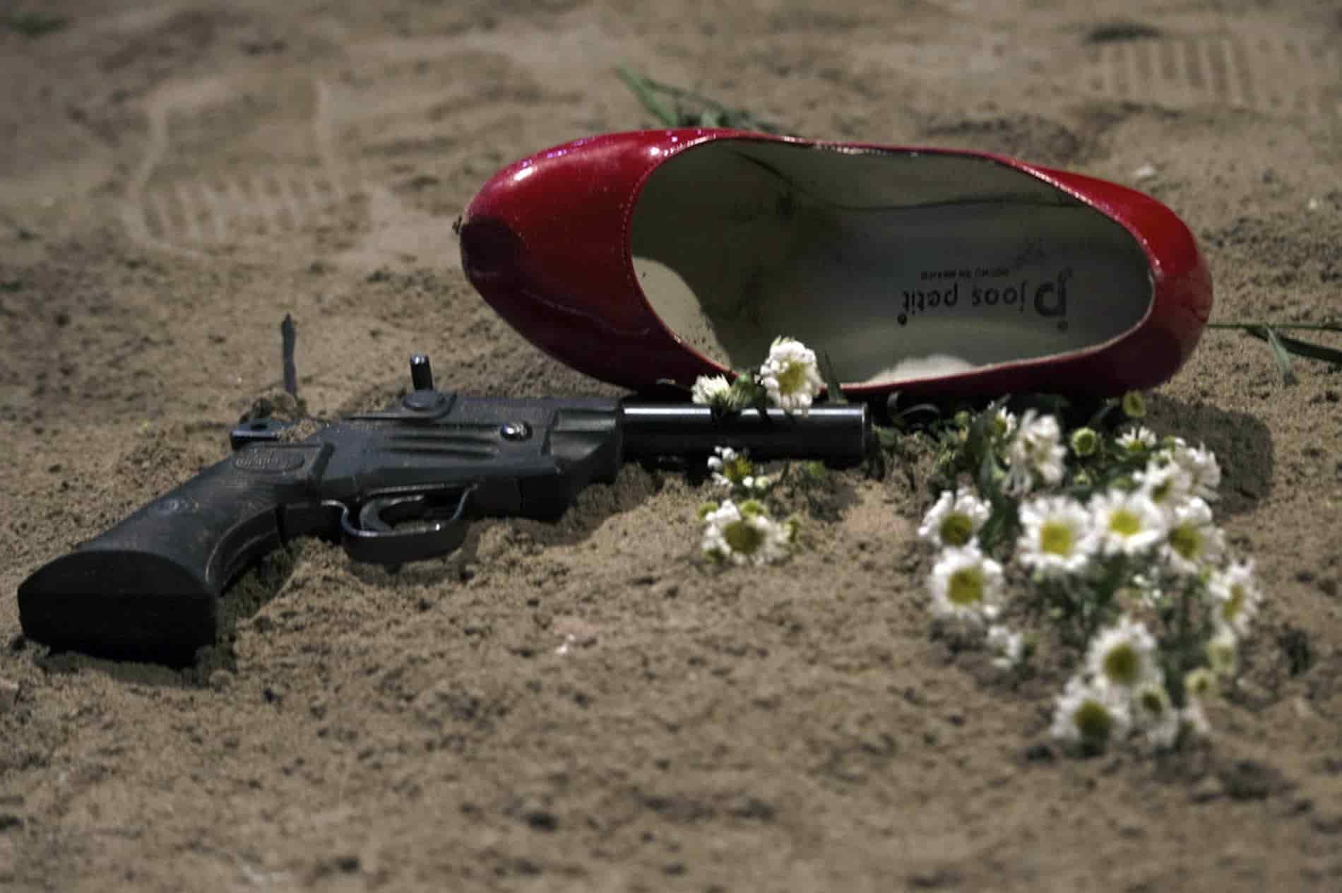 BAJO LA LUPA | (Des)control de armas: la inminente necesidad de incluir a la violencia armada en la agenda feminista, por Adriana Ortega