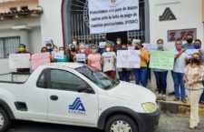 IMAGEN DEL DÍA | Con paros de brazos caídos, trabajadores de la salud exigen pagos en Colima