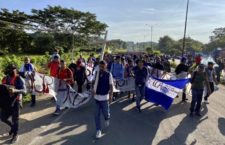 IMAGEN DEL DÍA | Migrantes reanudan caminata desde Tapachula hacia la CDMX
